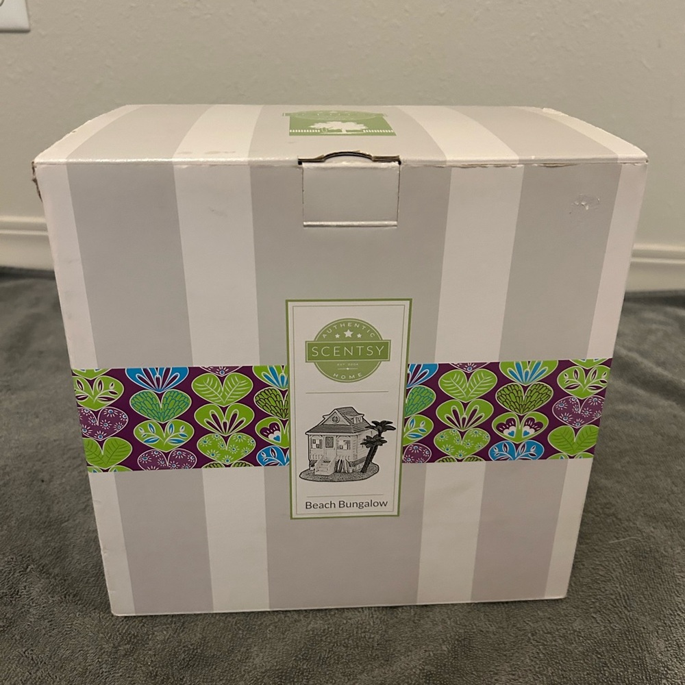 Scentsy Beach Bungalow Warmer with original box. - Picture 2 of 8
